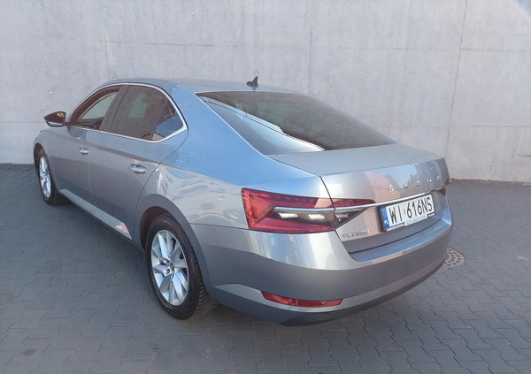 Skoda Superb cena 105900 przebieg: 74935, rok produkcji 2019 z Wieliczka małe 379